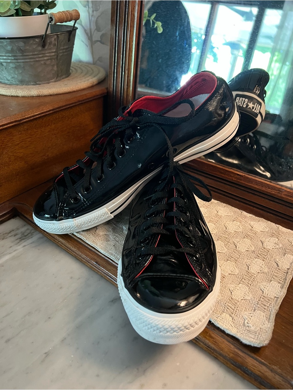 CONVERSE *RARE* Patent Leather Low Top Streetwear Sneakers Black Red Men's 8.5